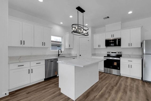 106 Runnels Street, Willis, TX 77378