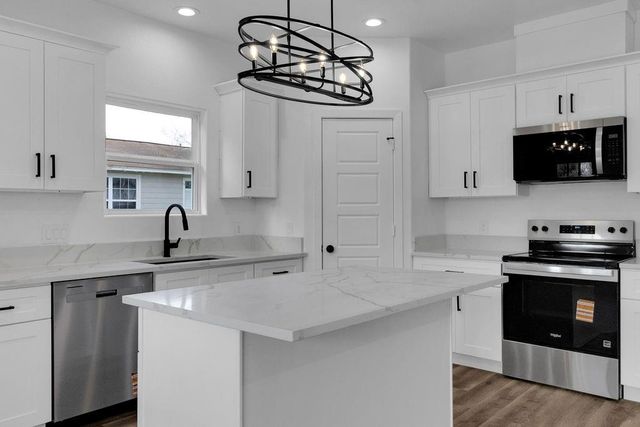 106 Runnels Street, Willis, TX 77378