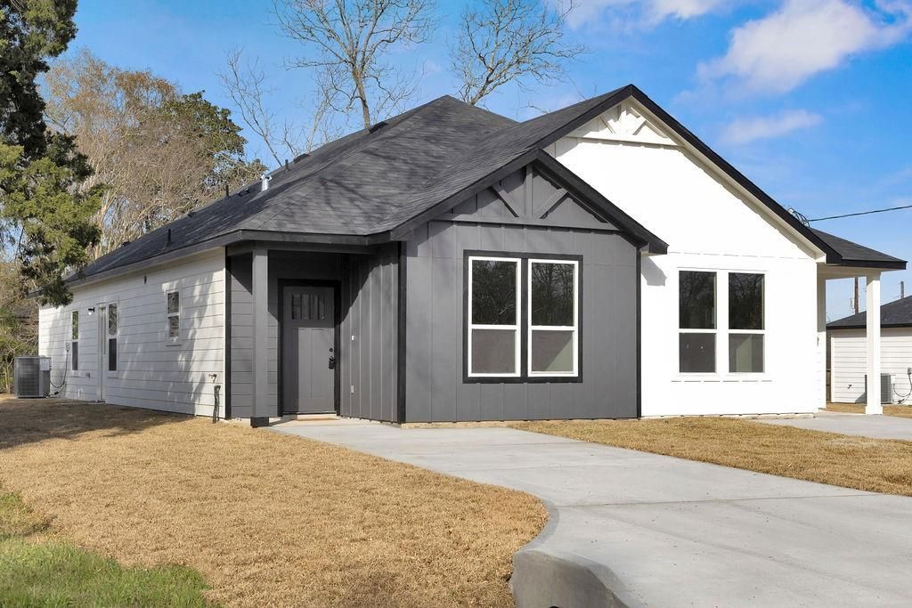 106 Runnels Street, Willis, TX 77378