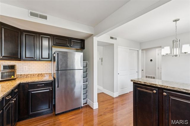 7743 Kingsbury Boulevard 21, Clayton, MO 63105