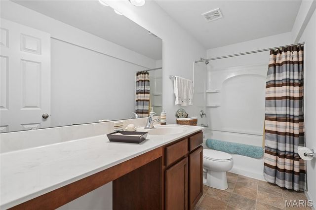 189 Noahs Mill Drive, Lake St Louis, MO 63367