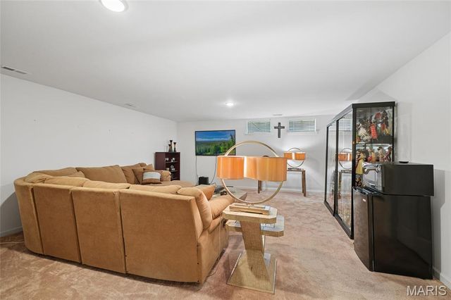 189 Noahs Mill Drive, Lake St Louis, MO 63367