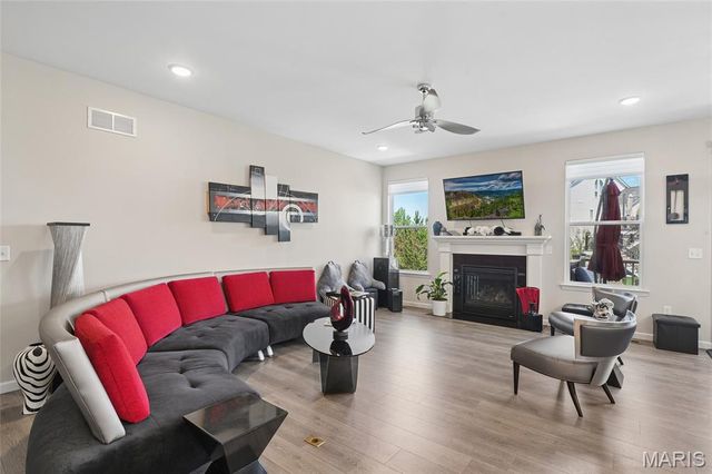 189 Noahs Mill Drive, Lake St Louis, MO 63367