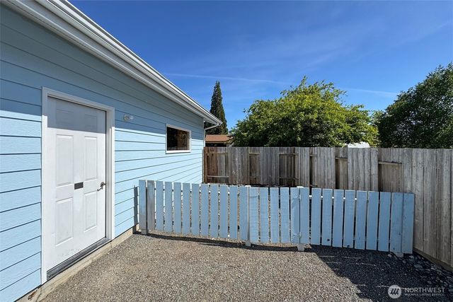 251 Meadowlark Lane, Sequim, WA 98382