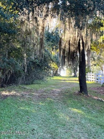 21 Fort Fremont Court, St. Helena Island, SC 29920