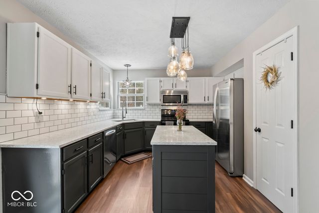 6318 Creekview Lane, Fishers, IN 46038