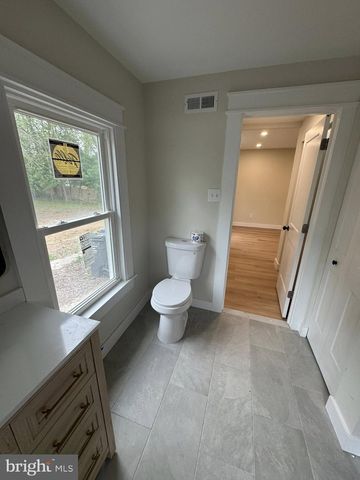 58 MAIN ST, Bridgeport, NJ 08014