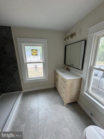 58 MAIN ST, Bridgeport, NJ 08014