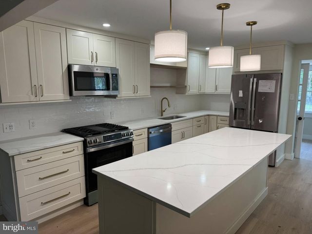 58 MAIN ST, Bridgeport, NJ 08014