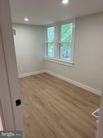 58 MAIN ST, Bridgeport, NJ 08014