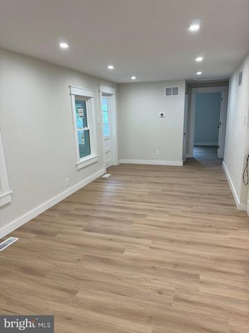 58 MAIN ST, Bridgeport, NJ 08014