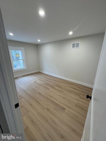 58 MAIN ST, Bridgeport, NJ 08014