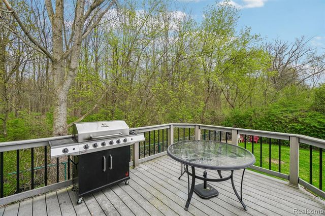 23882 Monroe Street, Armada, MI 48005