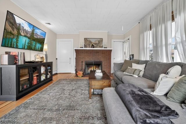 10 Brookside Ave, Hawthorne Boro, NJ 07506