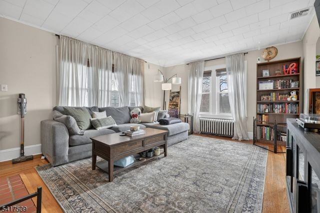 10 Brookside Ave, Hawthorne Boro, NJ 07506