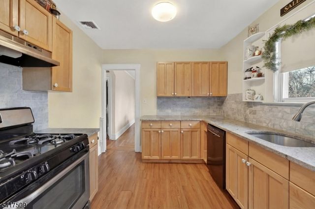 10 Brookside Ave, Hawthorne Boro, NJ 07506