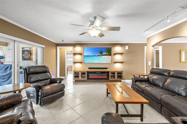 9715 SW 1st Ct, Coral Springs, FL 33071