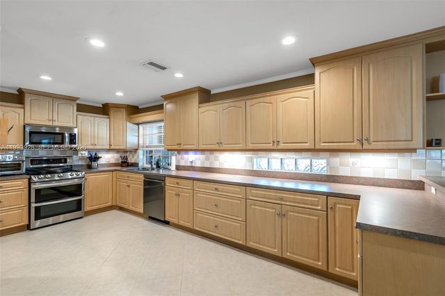 9715 SW 1st Ct, Coral Springs, FL 33071