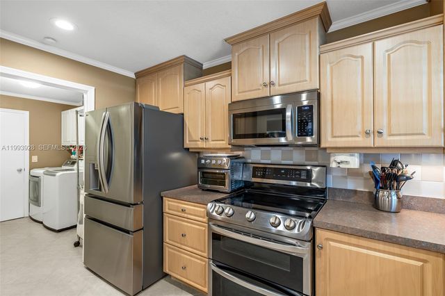 9715 SW 1st Ct, Coral Springs, FL 33071