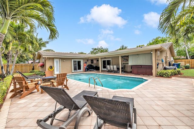 9715 SW 1st Ct, Coral Springs, FL 33071