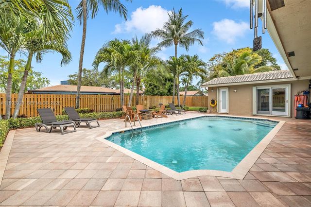 9715 SW 1st Ct, Coral Springs, FL 33071