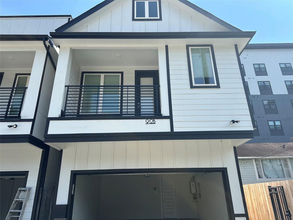 912B W 21st Street, Houston, TX 77018