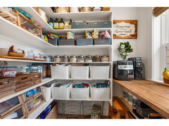 21320 S WYATT Ct, Oregon City, OR 97045