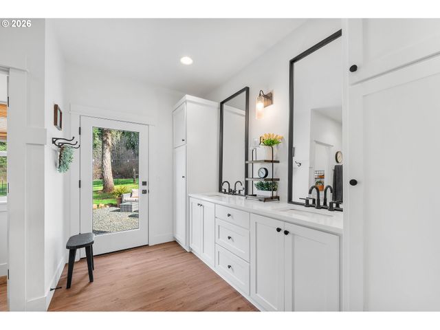 21320 S WYATT Ct, Oregon City, OR 97045