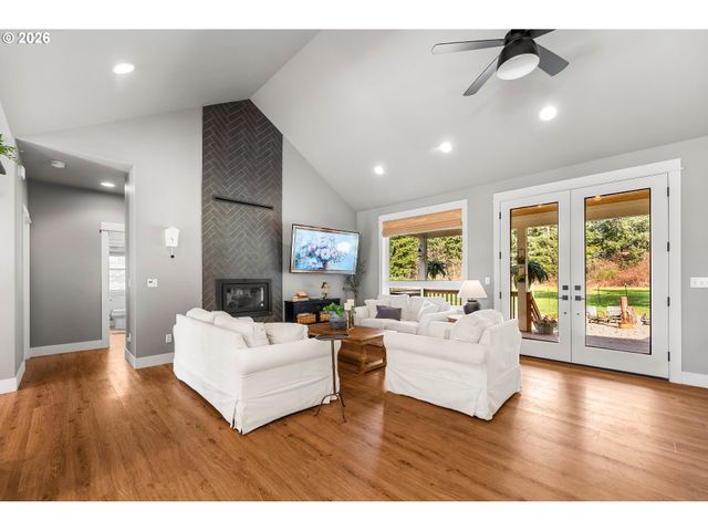 21320 S WYATT Ct, Oregon City, OR 97045