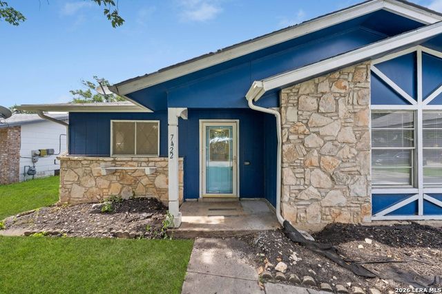 7422 Stonehouse Dr, San Antonio, TX 78227