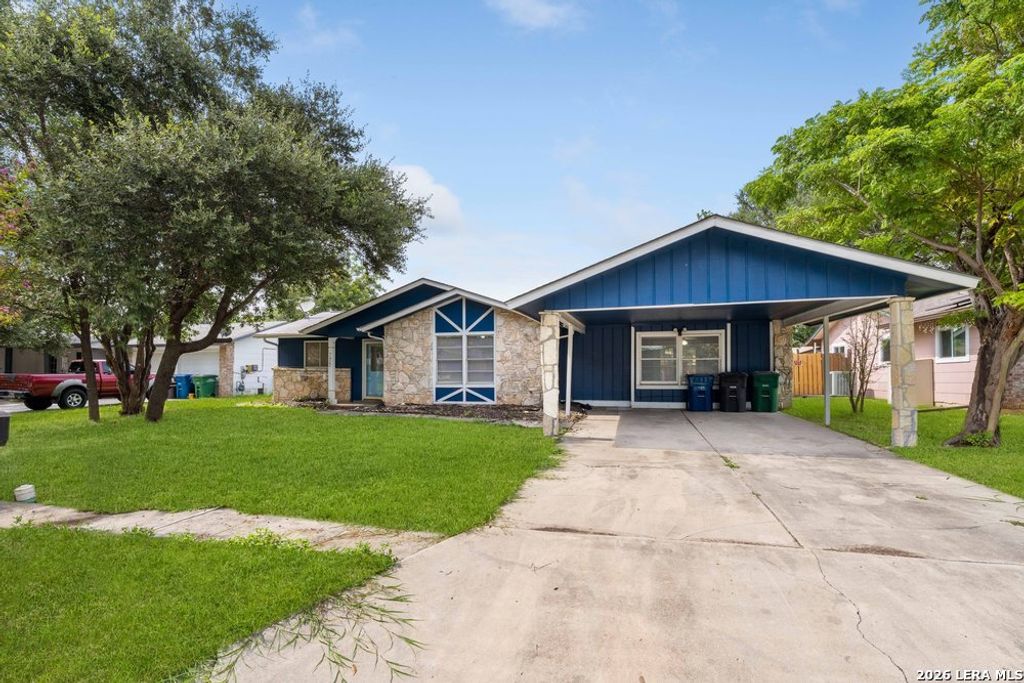 7422 Stonehouse Dr, San Antonio, TX 78227