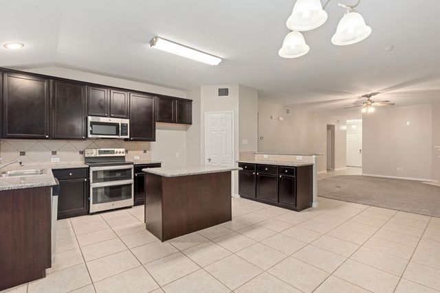 4521 Lakeside Hollow Street, Fort Worth, TX 76262