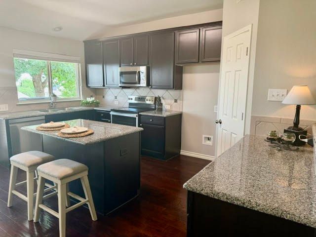 4521 Lakeside Hollow Street, Fort Worth, TX 76262