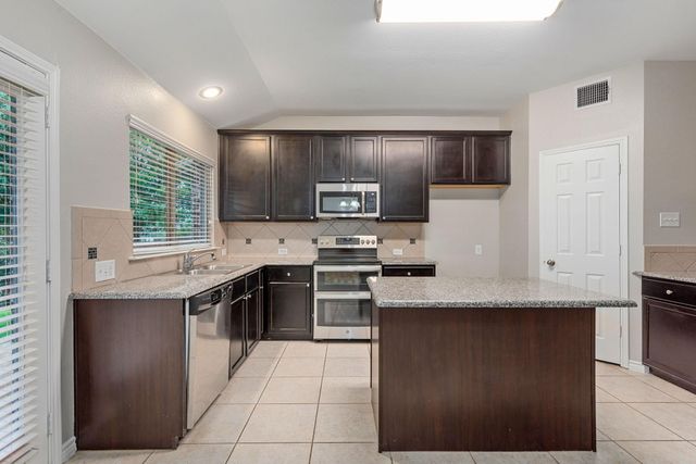 4521 Lakeside Hollow Street, Fort Worth, TX 76262