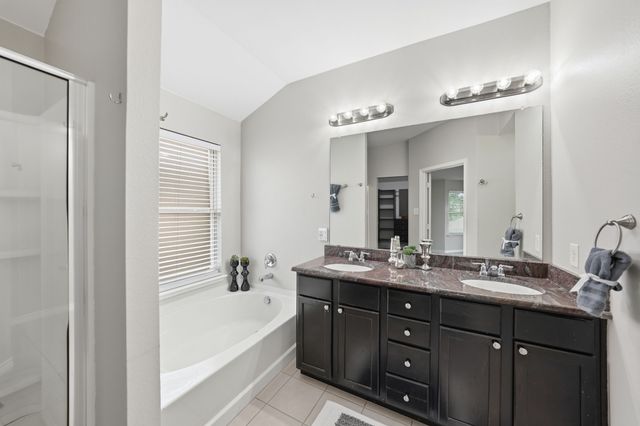 4521 Lakeside Hollow Street, Fort Worth, TX 76262