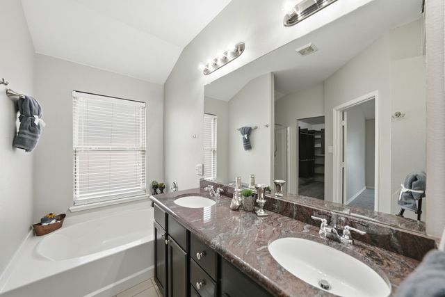 4521 Lakeside Hollow Street, Fort Worth, TX 76262