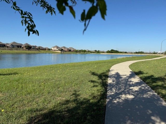 4521 Lakeside Hollow Street, Fort Worth, TX 76262