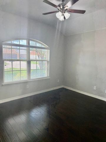 4521 Lakeside Hollow Street, Fort Worth, TX 76262