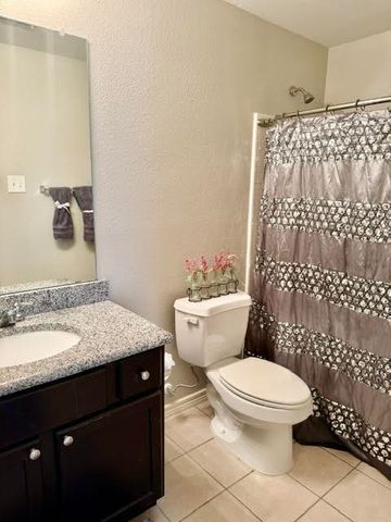 4521 Lakeside Hollow Street, Fort Worth, TX 76262