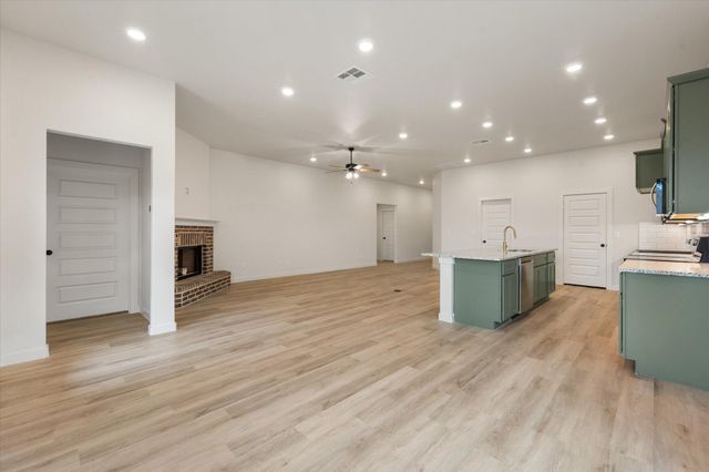 2001 Cottonwood Avenue, Wolfforth, TX 79382