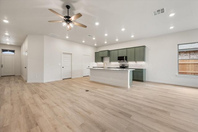 2001 Cottonwood Avenue, Wolfforth, TX 79382