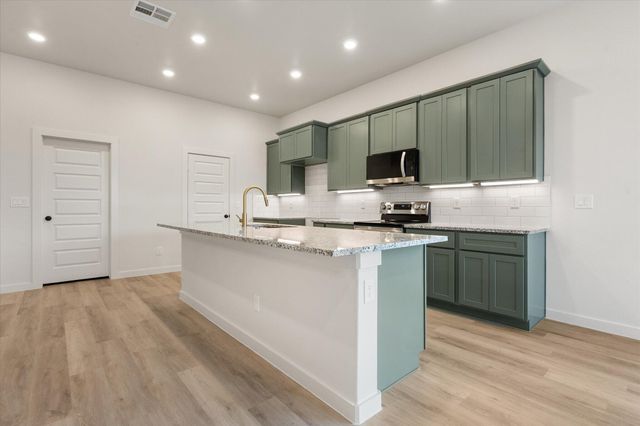 2001 Cottonwood Avenue, Wolfforth, TX 79382