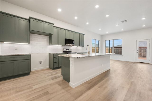 2001 Cottonwood Avenue, Wolfforth, TX 79382