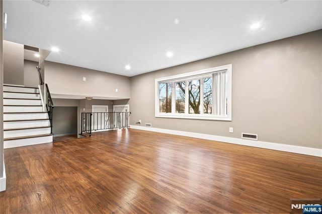 712 Stevens Court, Paramus, NJ 07652