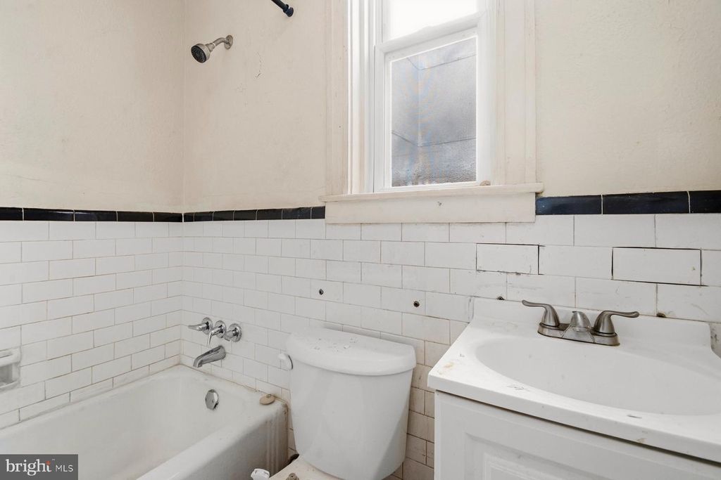 Image 16 of property listing at 2613 BERYL AVE, Baltimore, MD 21205