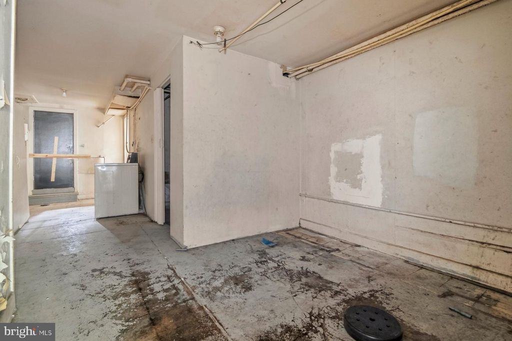 Image 26 of property listing at 2613 BERYL AVE, Baltimore, MD 21205