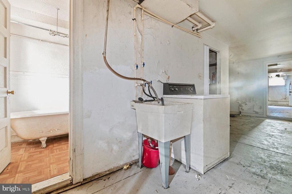 Image 27 of property listing at 2613 BERYL AVE, Baltimore, MD 21205