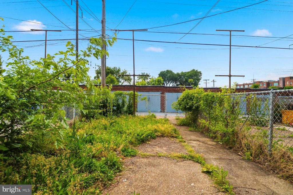 Image 6 of property listing at 2613 BERYL AVE, Baltimore, MD 21205