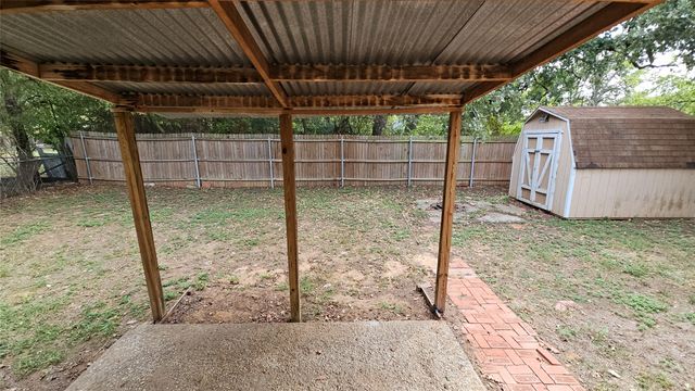 7213 Pawnee Trail, Lake Worth, TX 76135