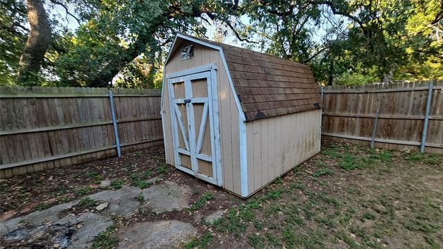 7213 Pawnee Trail, Lake Worth, TX 76135